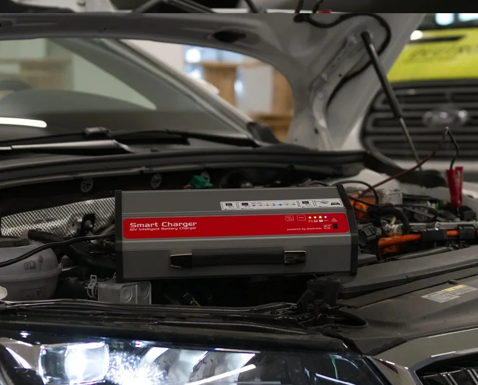 Deutronic SC300-14, Smart Charger, Batterieladegerät für Autobatterie, 107143/20/000
