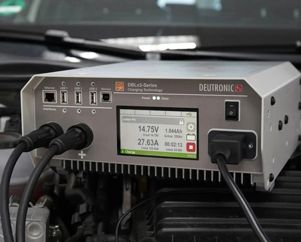 Deutronic DBL1303-14, Batterieladegerät für Autobatterie, Ladecomputer inkl. Kabelsatz, 107243-2-000